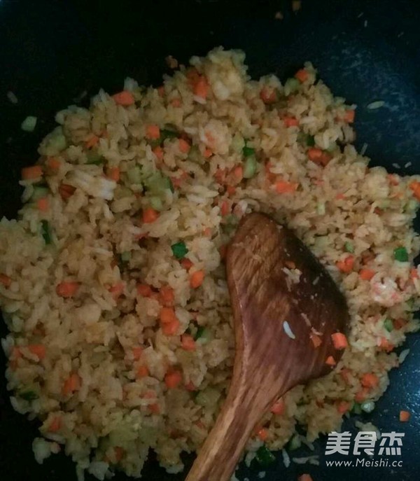 黄金海鲜炒饭的做法步骤：6