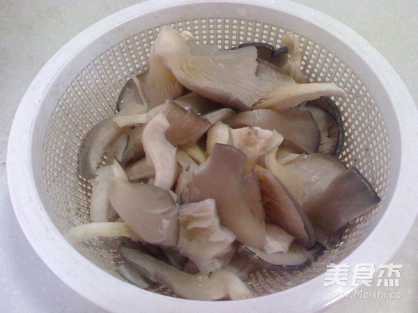 菌菇大白菜的做法步骤:2