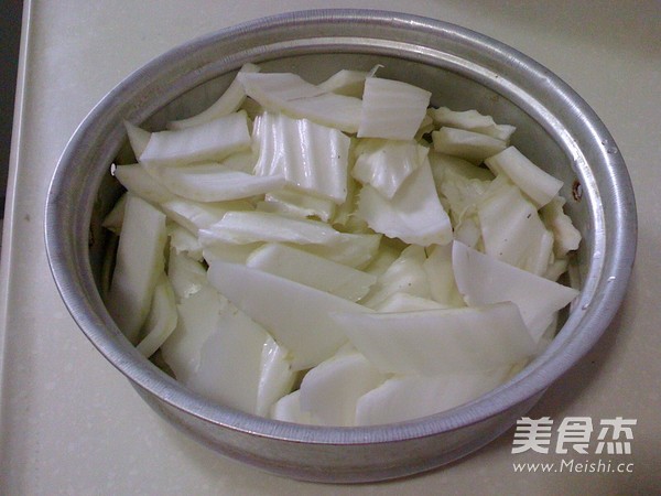 醋溜白菜片的做法步骤：1