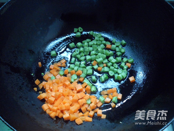 杂蔬炒饭的做法步骤:2