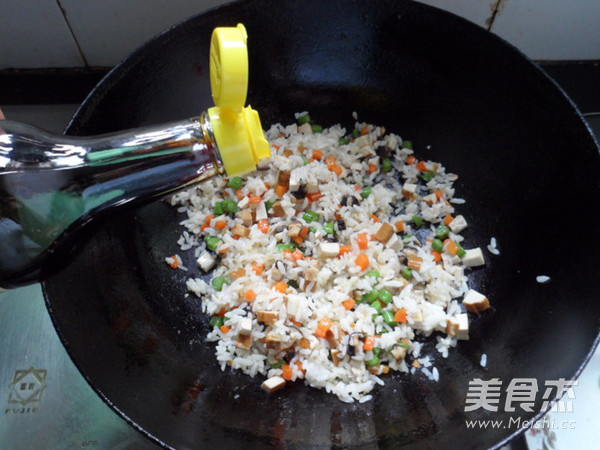 杂蔬炒饭的做法步骤:5