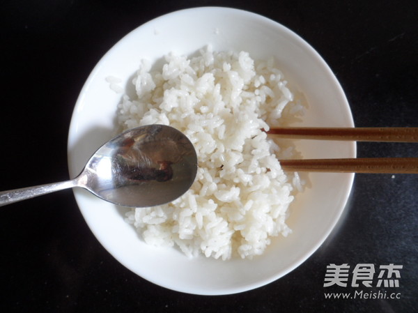 虾仁炒饭的做法步骤:2