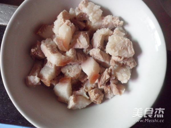 香菇烧肉的做法步骤：1