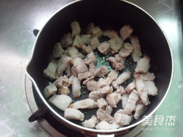 香菇烧肉的做法步骤：2