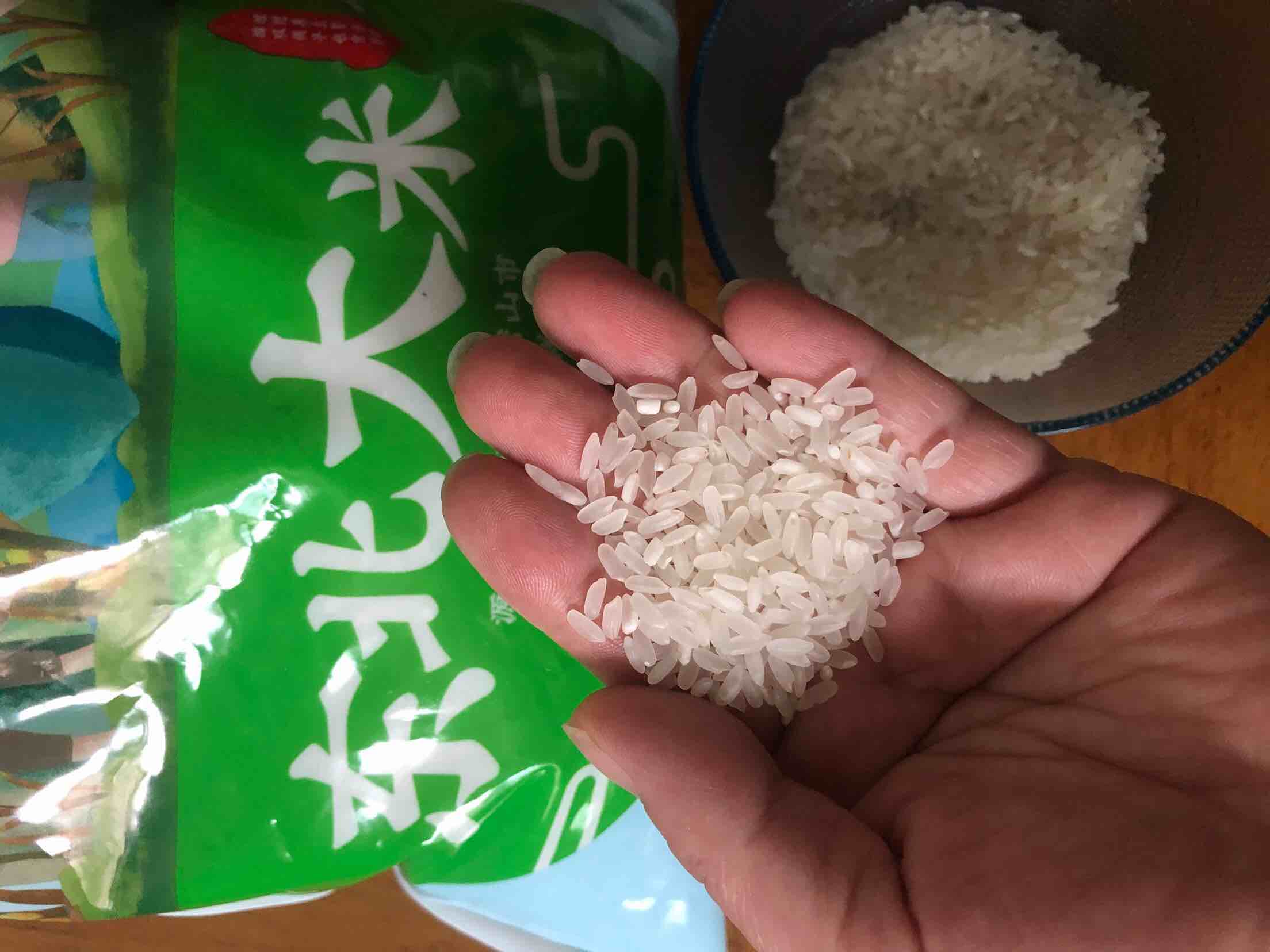 韩式辣酱烤辣白菜饭团的做法步骤：1
