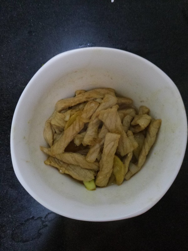 芹菜肉炒土豆片的做法步骤：4