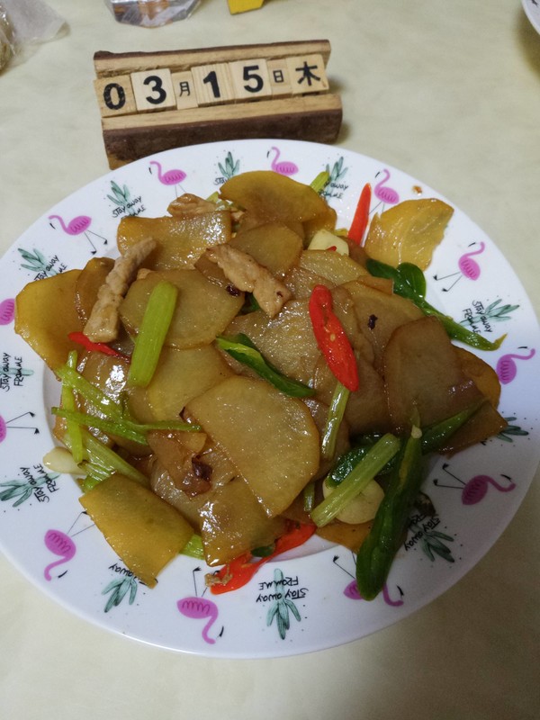 芹菜肉炒土豆片的做法步骤：7