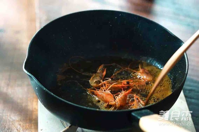 咸蛋虾仁炒饭的做法步骤:5
