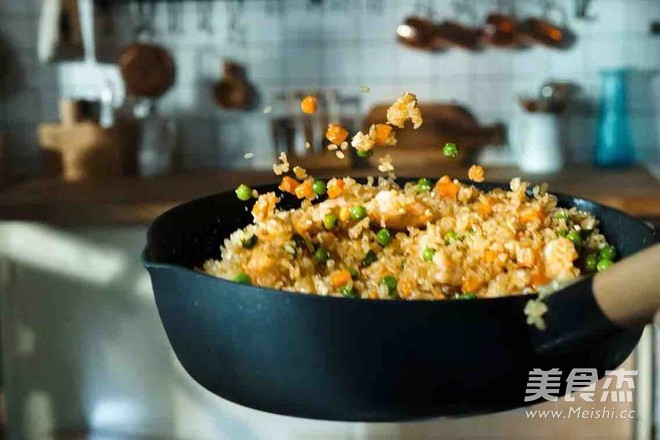 咸蛋虾仁炒饭的做法步骤:6