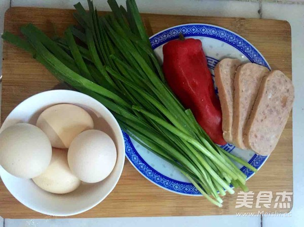 韭菜鸡蛋饼的做法步骤：1