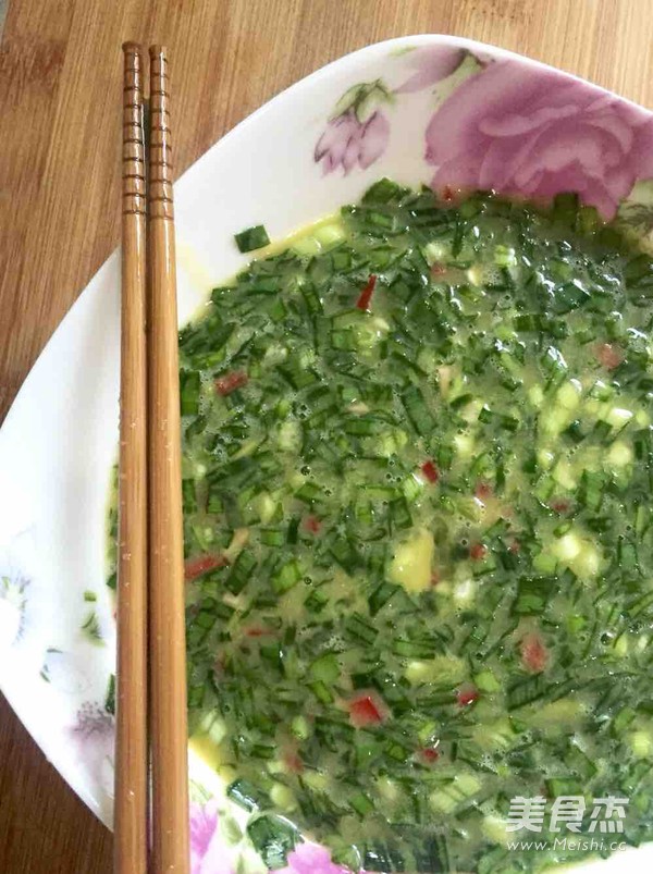 韭菜鸡蛋饼的做法步骤:3