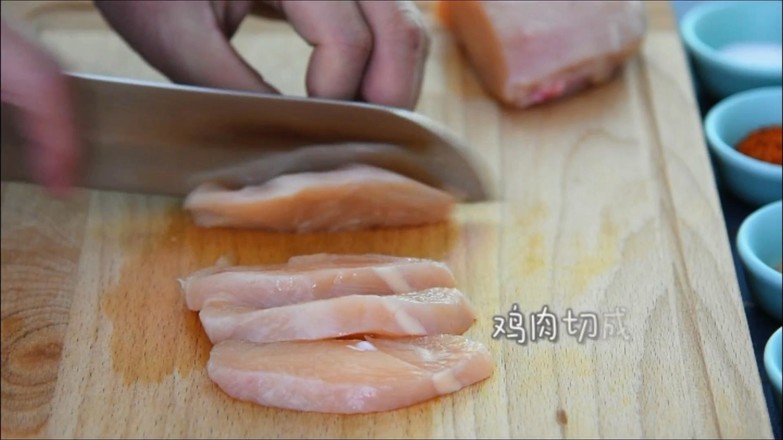 泡沫剧达人的最佳零食,一边喝着啤酒,一边吃着香酥鸡条,生活乐无边。的做法步骤:2