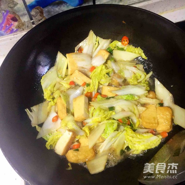 辣白菜鱼豆腐的做法步骤：5