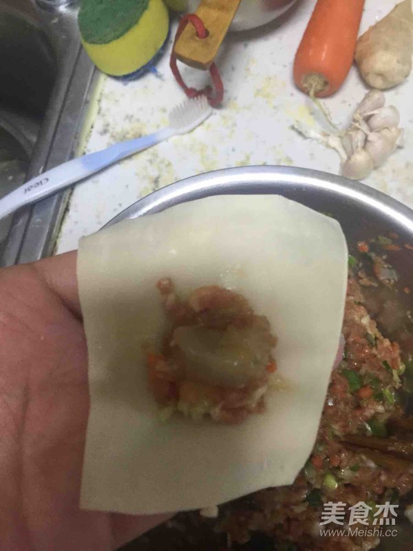 鲜肉虾仁馄饨汤的做法步骤：7