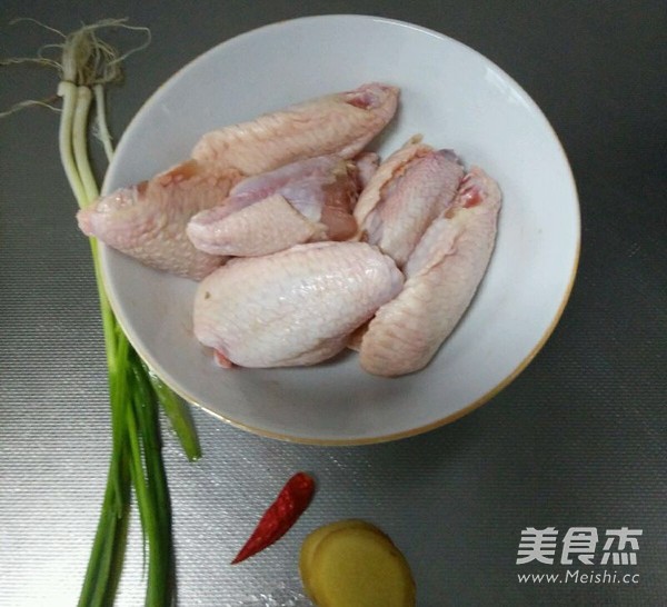 清蒸鸡翅的做法步骤：1