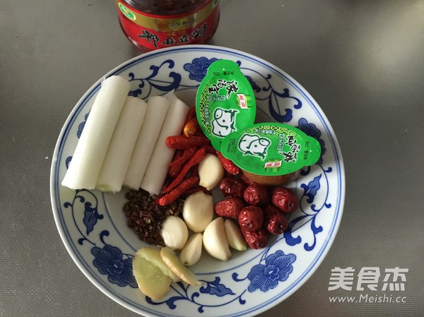 麻辣骨头火锅的做法步骤:2