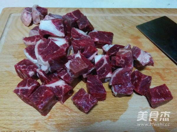 酱焖牛肉的做法步骤：1