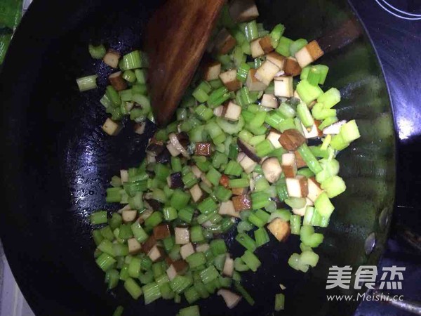香干芹菜丁的做法步骤:7
