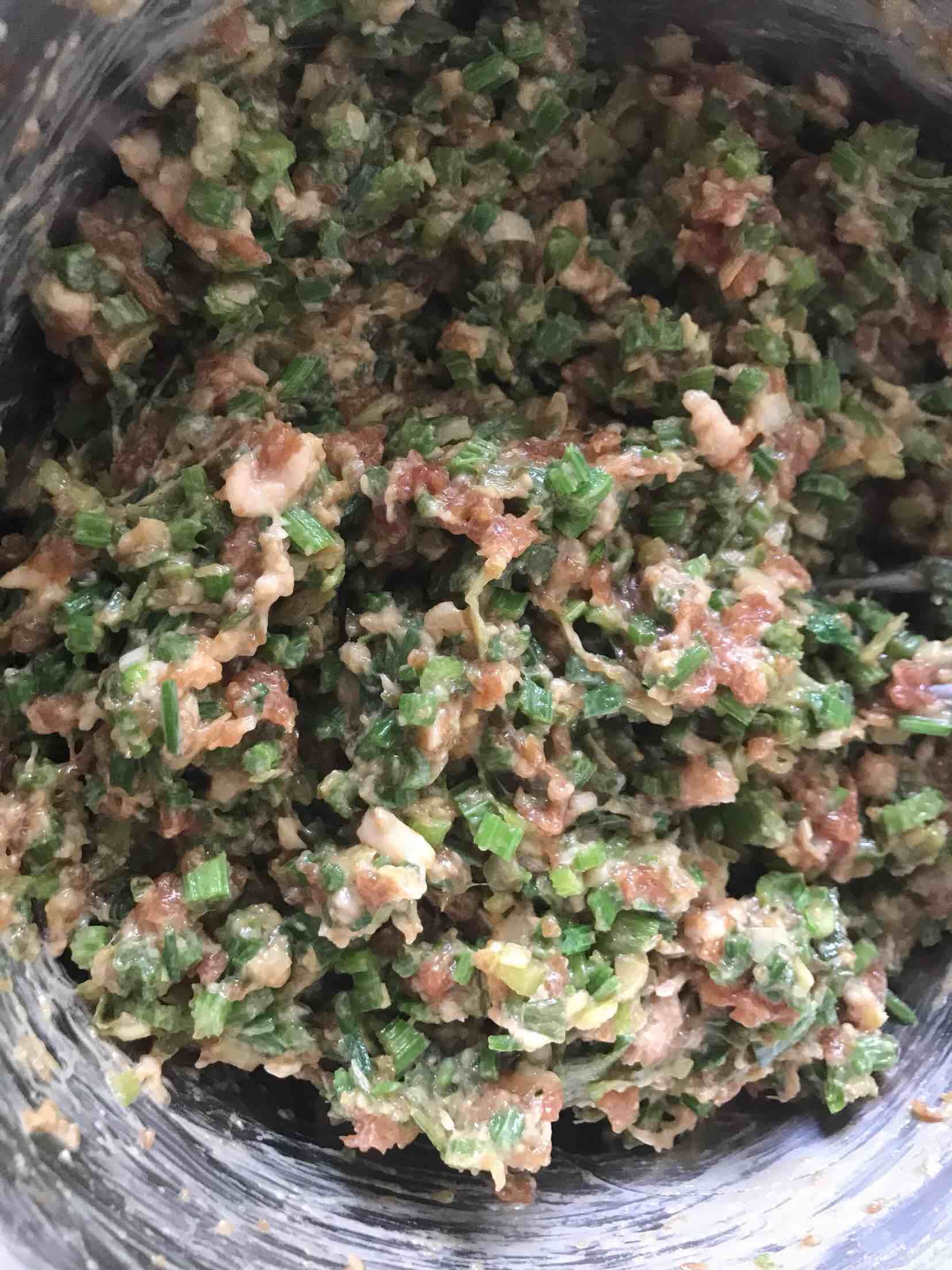 芹菜猪肉馅大包子的做法步骤：3