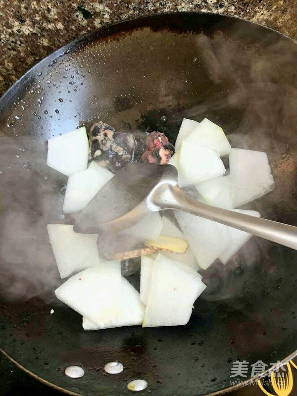 乌鸡冬瓜汤的做法步骤：2
