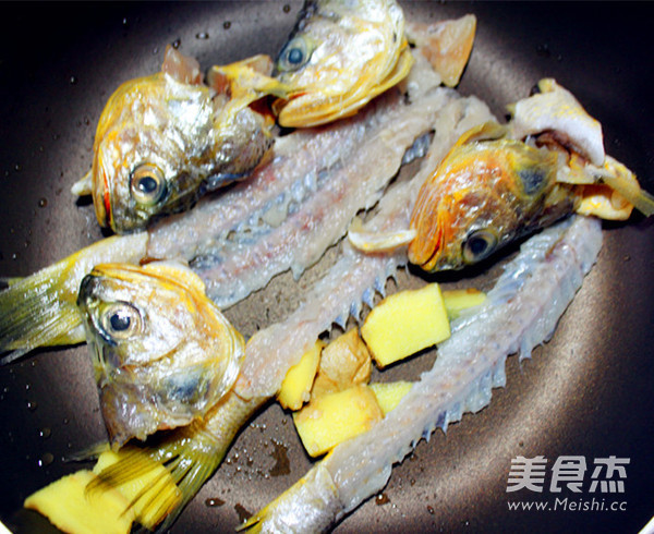 黄鱼面的做法步骤:3