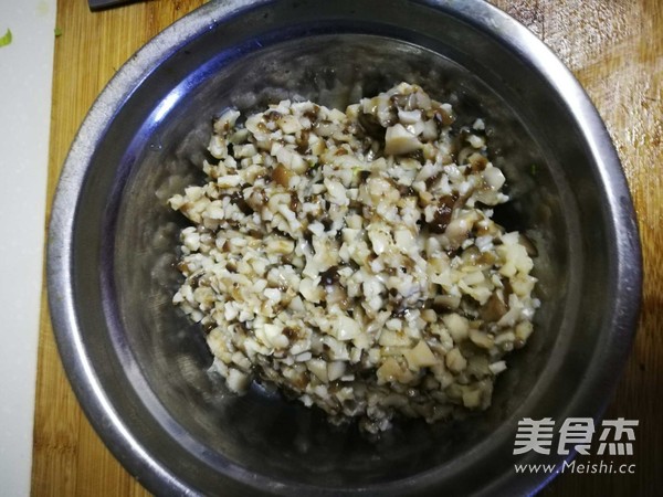 芹菜香菇猪肉馅包子的做法步骤：4