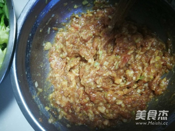 芹菜香菇猪肉馅包子的做法步骤：6