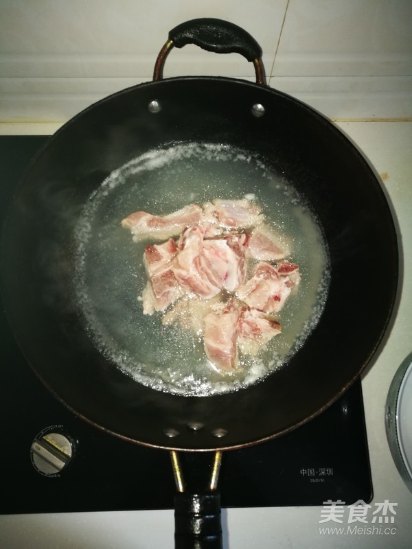 压力锅可乐排骨的做法步骤：1