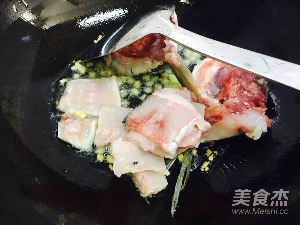 酸菜鱼的做法步骤:8