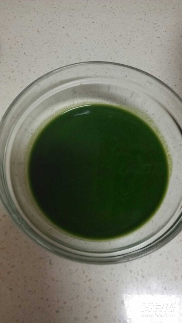 白菜翡翠饺子的做法步骤：1