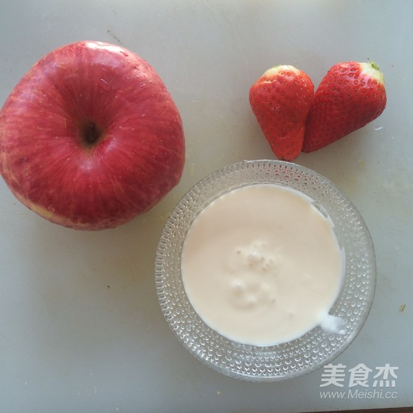 苹果草莓奶昔的做法步骤：1