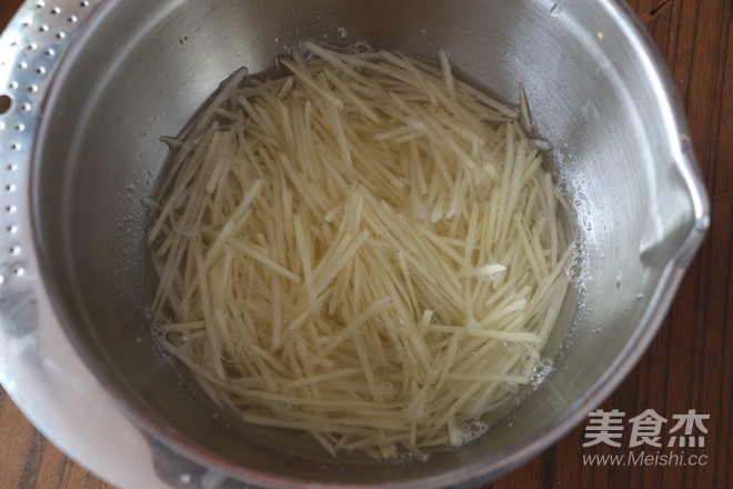 酸辣土豆丝的做法步骤：4