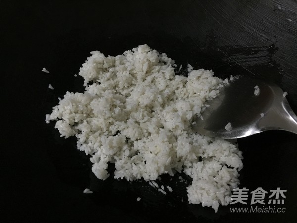 鲜露果蔬炒饭的做法步骤：2