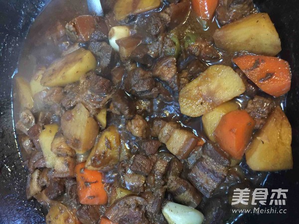 土豆红烧肉的做法步骤：7