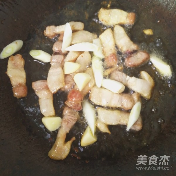 五花肉炖土豆的做法步骤：2