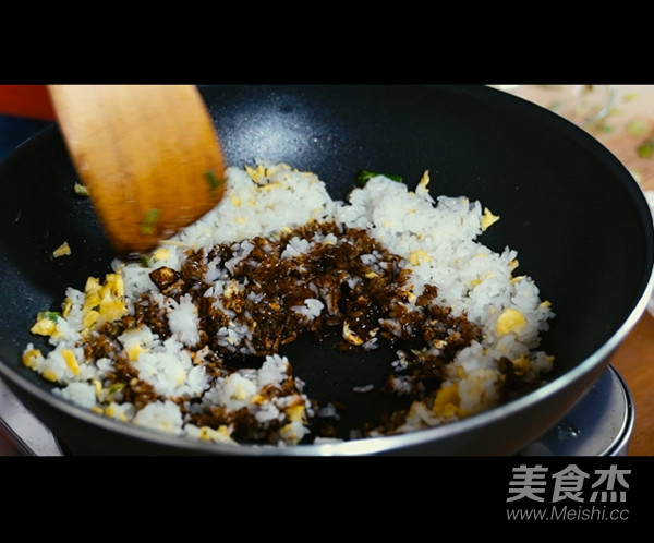 “爸爸牌”爱心蛋炒饭终于出锅啦!的做法步骤:5
