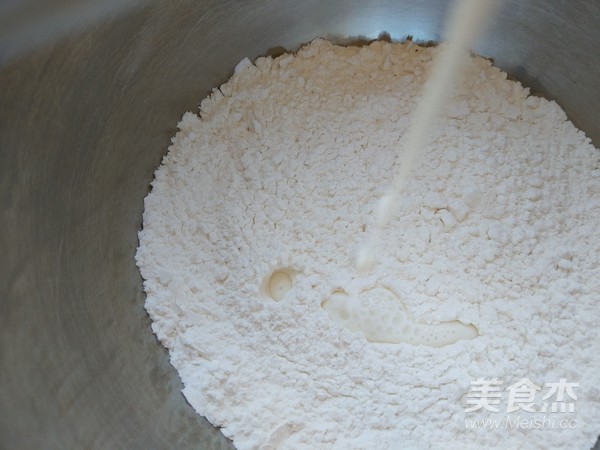 老北京小吃：驴打滚的做法步骤：1