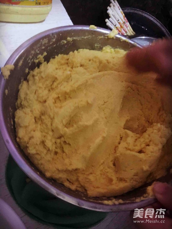 东北玉米面大饼子的做法步骤:9