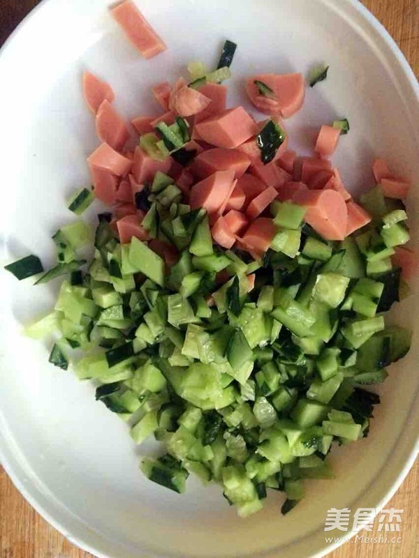 黄瓜豆芽鸡蛋炒饭的做法步骤：1