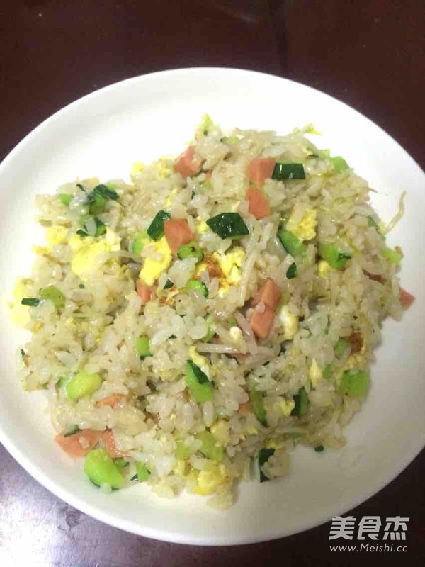 黄瓜豆芽鸡蛋炒饭的做法步骤:8