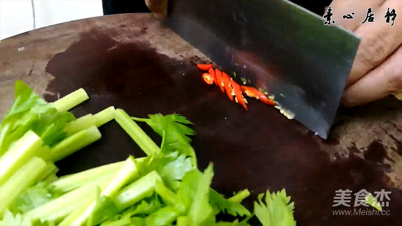 这是一盘不甘心做卤味的香干-庄青山的做法步骤:3