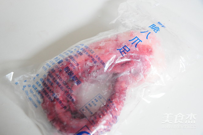 章鱼足沙拉的做法步骤：1