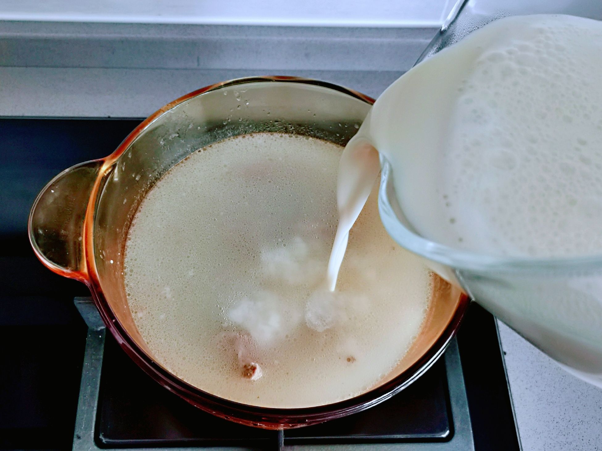 汤鲜味美的豆浆火锅的做法步骤:6