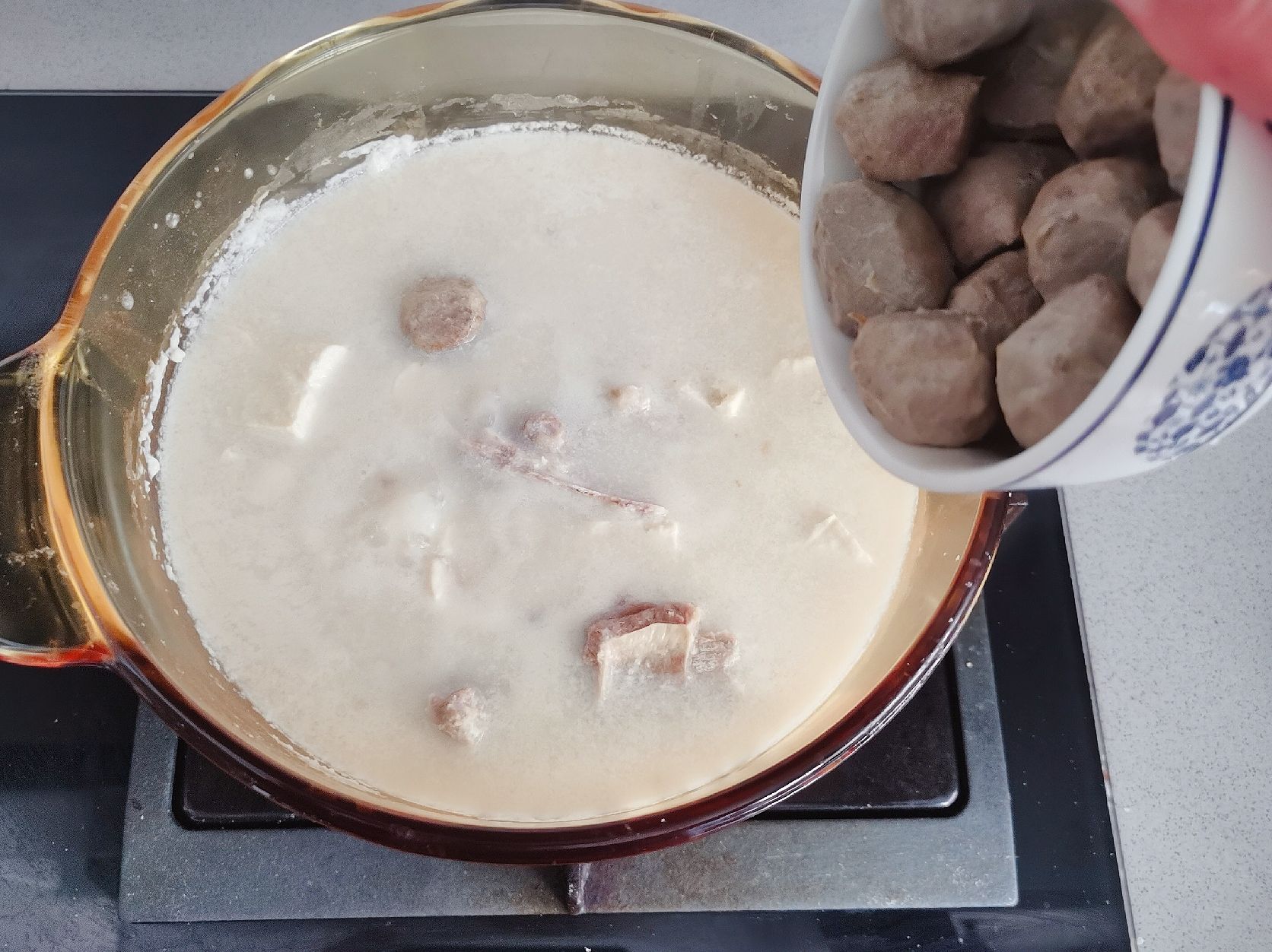 汤鲜味美的豆浆火锅的做法步骤:8