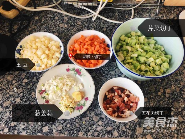 芹菜土豆丁盖浇饭的做法步骤：10