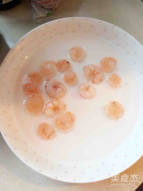 丝瓜炒虾仁的做法步骤:3