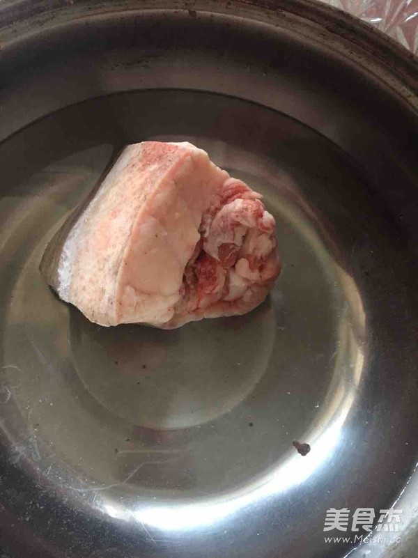 芹菜猪肉馅饺子的做法步骤:3