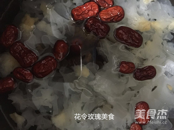 玫瑰银耳羹的做法步骤:4