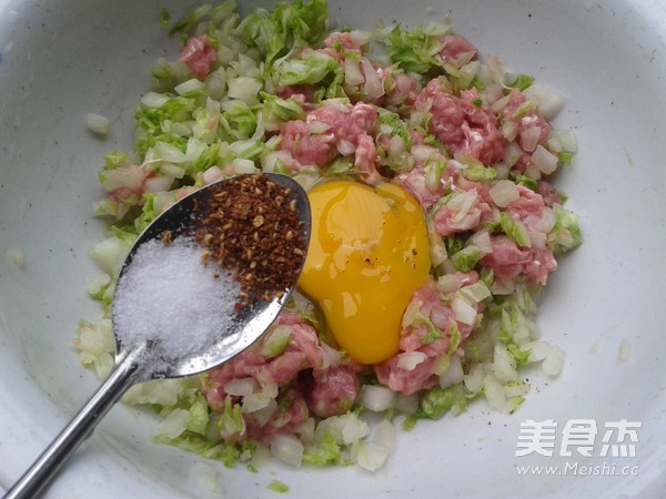 白菜猪肉饺的做法步骤：7