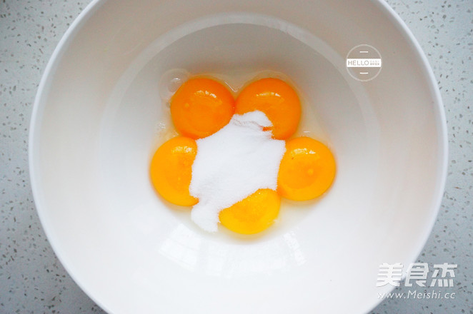 电饭锅版戚风蛋糕的做法步骤:4